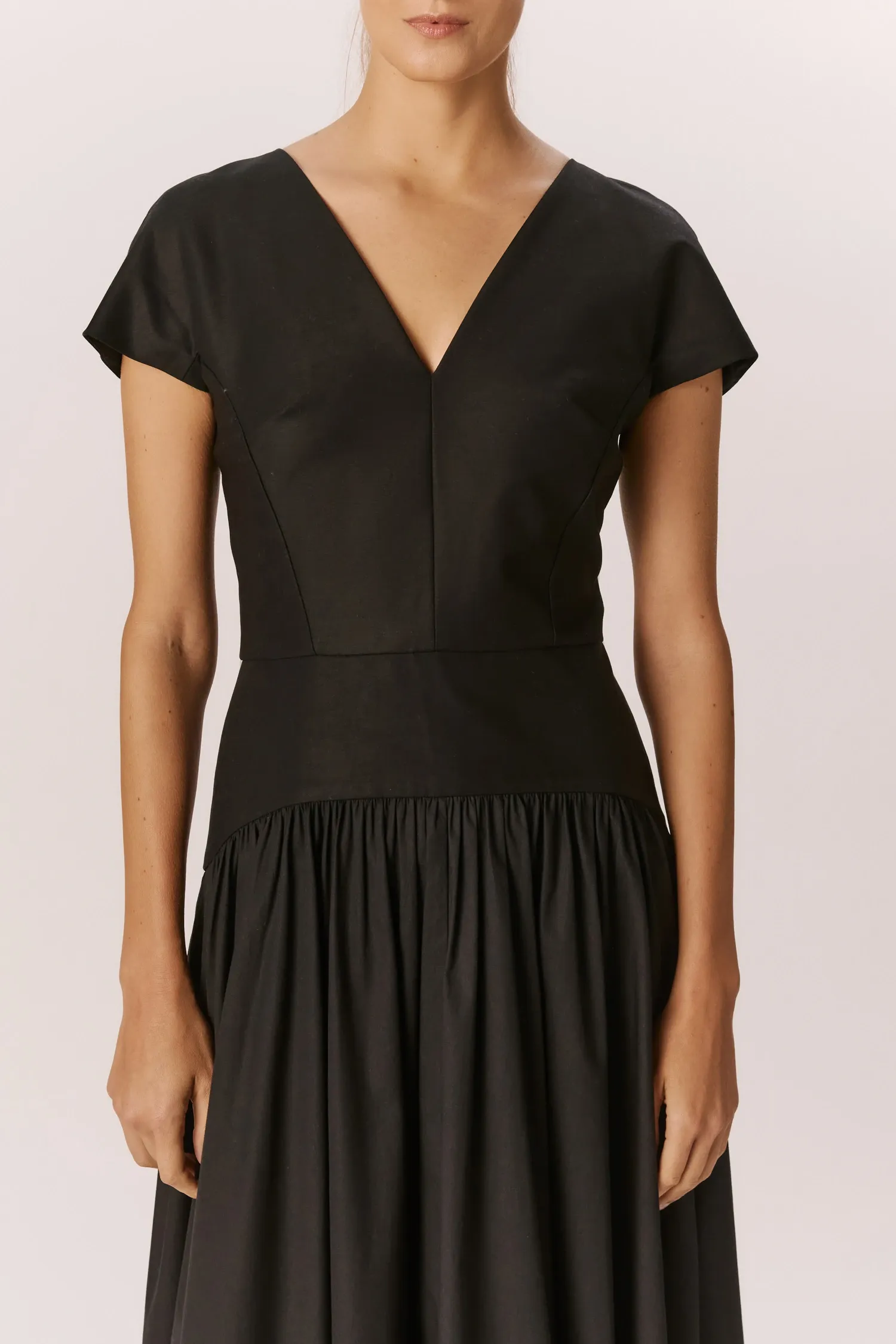 007511_VESTIDO_FRANZIDO_DECOTE_V_FIANCO_PRETO_ANDREAMARQUES -4-